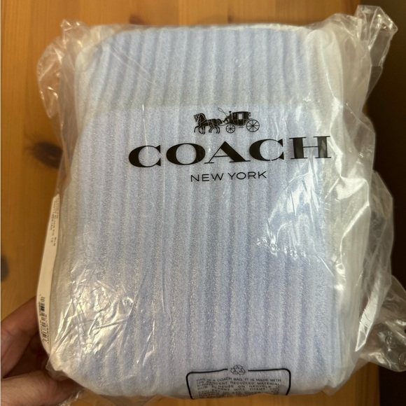 Coach Gotham Sling Pack 13 - Picture 3 of 12